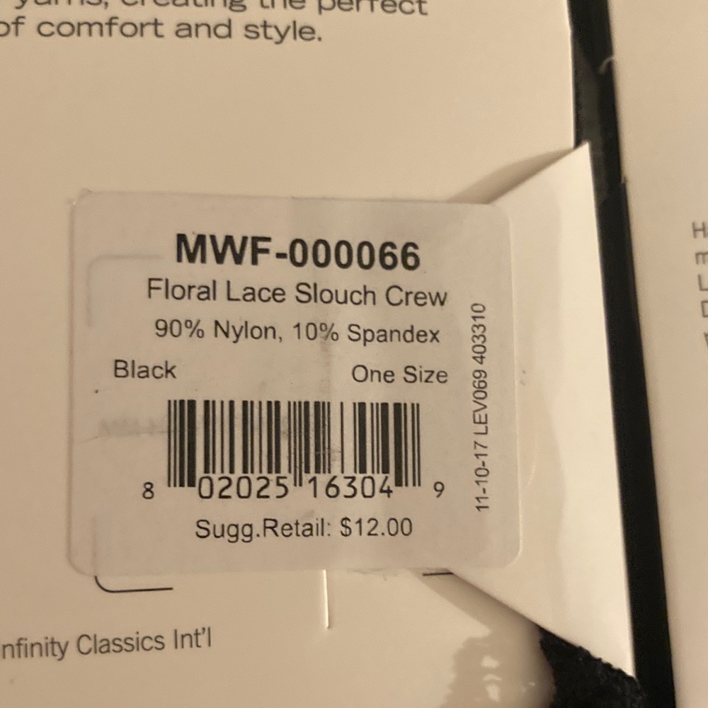 7 Pairs of MeMoi Black and White Floral Lace Slouch Crew Socks - Picture 7 of 8